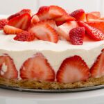 Strawberry cheesecake in 4 easy steps