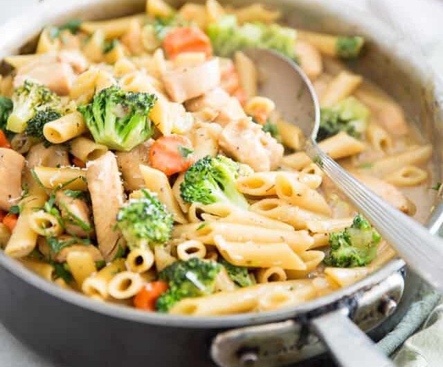 One-Pan Creamy Chicken and Vegetable Pasta
