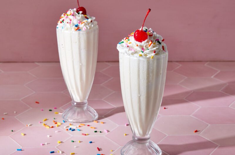 Vanilla Milkshake Recipe (Cafe Style)