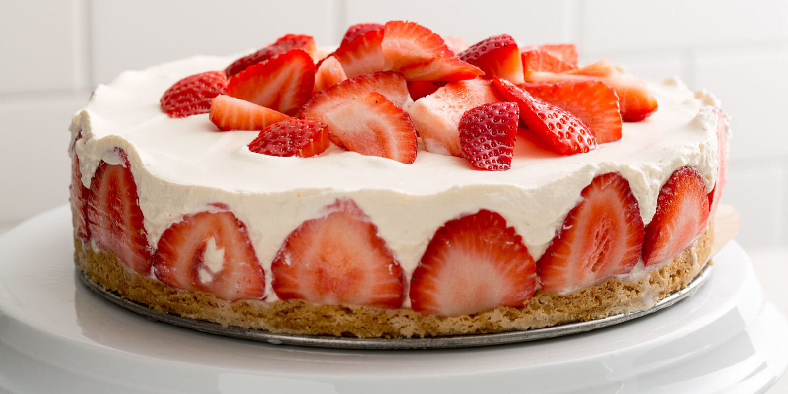 Strawberry cheesecake in 4 easy steps