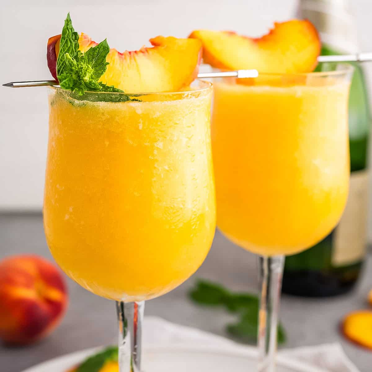 Sparkling Peach Bellinis: A Refreshing Summer Drink