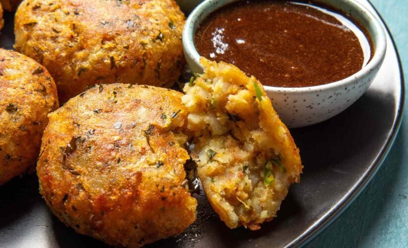 aloo tikki on plate,