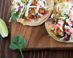 easy fish tacos with cabbage and sauce